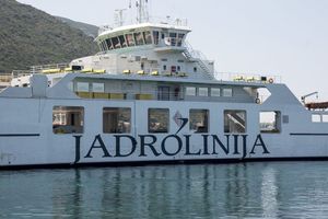 Svi brodovi Jadrolinije zatrubit će u 12.19 sati, u počast nastradalima u potresu