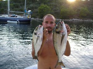 RIBARSKA TERAPIJA S obale na kraljicu