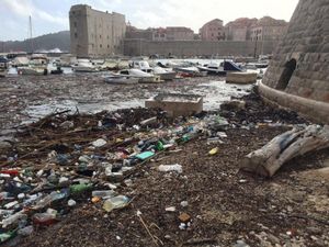 OŠTRE KRITIKE DUBROVČANA: “Smeće je zimska razglednica Grada, a nikoga nije briga!”