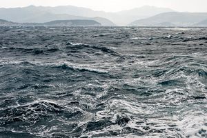 MOGUĆE NEVERE Umjereno jugo, s jakim udarima na otvorenom moru