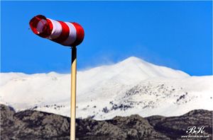 HLADNA FRONTA NAD JADRANOM Snijeg na 400 m od mora, nema slobodnih pravaca prema obali!