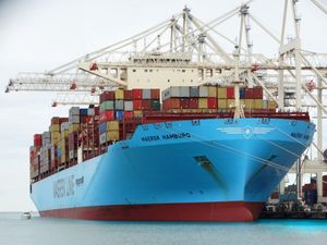 Nakon rekordne dobiti, Maersk zaposlenicima dijeli novac šakom i kapom