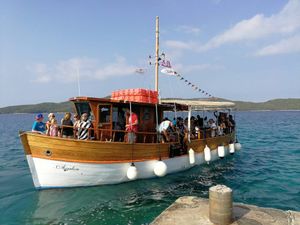 Zbog kvara broda, Šibenčani jučer nisu mogli do svog omiljenog kupališta