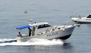 Policija na Kvarneru zatekla 15 stranaca u nedozvoljenom glisiranju uz obalu