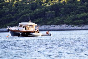 FOTO Gibonni gušta ploveći morem do svoje ljetne rezidencije na Korčuli