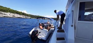 U hvarskom akvatoriju kroz 12 sati policijske akcije zabilježeno 20 prekršaja iz sigurnosti plovidbe