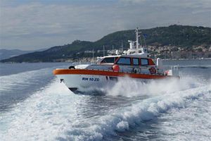 Kod Omišlja sinoć spašene tri maloljetne osobe iz gumenjaka