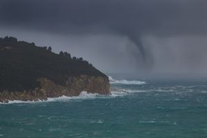 SVA UPOZORENJA NA SNAZI Nevrijeme diljem Jadrana s pijavicama na moru