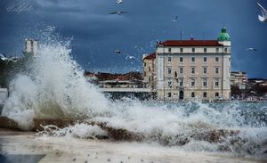 PREKIDI U POMORSKOM PROMETU Olujno jugo na južnom, a bura na sjevernom Jadranu