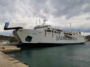 Brodovima Jadrolinije do sad prevezeno 150 vozila humanitarne pomoći