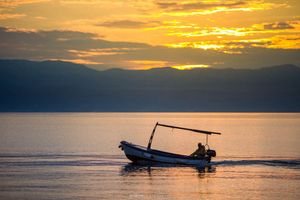 POTRAGA ZA STARIJIM MUŠKARCEM Sinoć isplovio iz Makarske prema Hvaru i nije se vratio