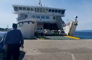 Nizozemski turisti divljali s automobilom u trajektu za Hvar
