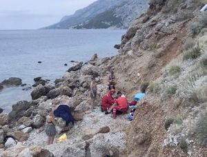 Turist pao 12 m visoke litice u Brelima, izvlačio ga HGSS
