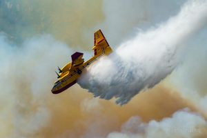 Dva kanadera i helikopter gasili požare u Dalmaciji