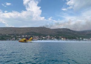 Pod kontrolom požari na šibenskom području: “Izgorjelo je 100 hektara šume”