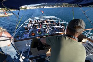 Dalmatinci se dosjetili – Iz noćnih klubova zabavu preselili na brodove!