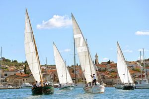 Odjedrena veličanstvena tradicijska regata 23. Dana Latinskog idra – Prijavilo se 57 brodova