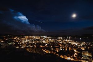 METEOROLOŠKI SPEKTAKL Dok su sijevale munje, meteor preletio iznad Šibenika