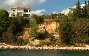 Nakon poplave i odrona, ovi stanovnici u Posedarju strahuju od urušavanja kuća