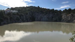SVE JE UGINULO Rogozničko jezero ostalo bez kisika, znanstvenici s “Ruđera” pojašnjavaju što se dogodilo