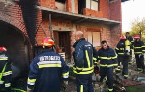 Neispravan punjač mobitela uzrok požara drvene kućice u Crikvenici