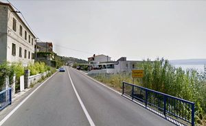 Gori obiteljska kuća u Sumpetru, zatvoren jedan trak Jadranske magistrale