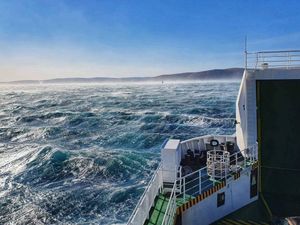 Zbog jake bure u prekidu neke trajektne i katamaranske linije