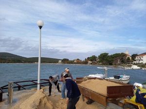 Na otoku Istu uređuju se oštećeni javni putevi
