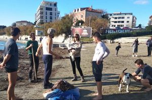 INCIDENT U SPLITU Koncesionarka napala volontere jer čiste plažu