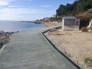 Kako je šetnica na Dućama pored Splita “zaobišla” lokalnu kapunjeru nasred pomorskog dobra?