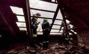 U PETRINJI POGINUO VOLONTER Prilikom sanacije ozlijeđeno 6 vatrogasaca