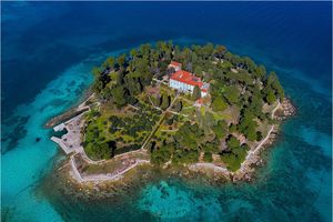 Na otočiću Galevcu sanira se više od stoljeća stara riva