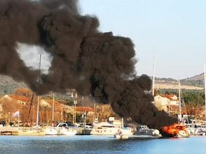 VIDEO U potpunosti izgorjela i potonula jahta u Bilicama kod Šibenika
