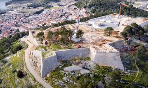 UVREDA ZA ZDRAV RAZUM Grad Šibenik na tvrđavi podiže šator i promovira osvajačku osmanlijsku kulturu