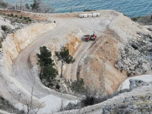 DIVLJAŠTVO NA VRUJI Primjer kad devastator ima veća m**a od građana i vlasti zajedno