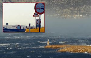 Zbog olujne bure ne plove trajekti i katamarani, Paški most zatvoren