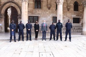 Policajce koji su iz mora spasili 36 migranata primio Dubrovačko-neretvanski župan