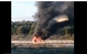 ZAPALIO SE AUTO KOD SKRADINA Vozač i suvozačica neozlijeđeni