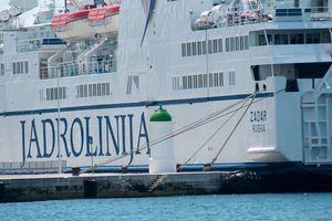 Trajekt Zadar iz Splita jutros nije isplovio zbog kvara, mnogi na Hvaru ostali čekati