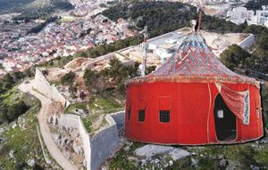 Grad Šibenik zbog reakcija javnosti na osmanski šator: “Bit će tamo povremeno, a plaća ga EU”