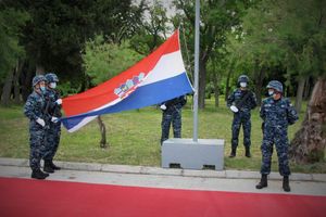 Svečano postrojavanje pripadnika HRM-a u Splitu, Puli i Pločama