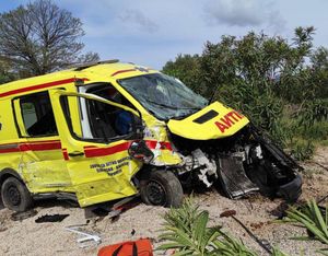 LANČANI SUDAR S 4 OZLIJEĐENIH Vozač hitne pomoći u Šibeniku prošao kroz crveno