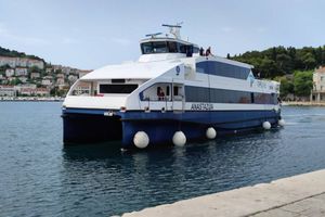 NAPOKON ZAPLOVILA “ANASTAZIJA” Katamaranom od Lastova do Dubrovnika
