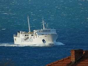 OLUJNI UDARI TRAMONTANE Ne plove neke trajektne, brodske i katamaranske linije