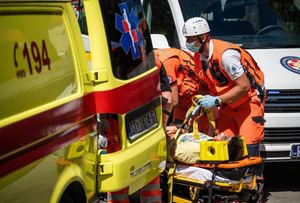 Muškarac u Bolu usred noći skočio u more – Životno je ugrožen