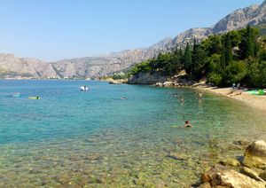 NOVA SMRT NA PLAŽI Starijem muškarcu pozlilo u Nemirama, pa preminuo