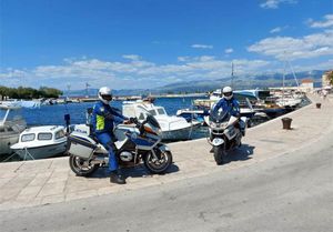 Policija u preventivnoj akciji na Braču u jednom danu zatekla 13 neregistriranih i tehnički neispravnih vozila