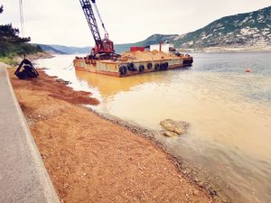 EKOCID I U BAKARCU: Umjesto kamenom, plaže se nasipavaju zemljom i blatom!