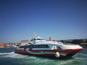 Krenula je brzobrodska linija od zračne luke Split za Hvar i Brač