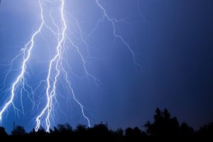 Kalifornijsko sveučilište na zgradu splitskog FESB-a instaliralo sustav za detekciju zračenja uslijed udara munja